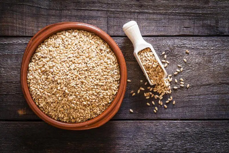 Flaxseed Oil for Skin, the Triple-Threat Against Aging 1
