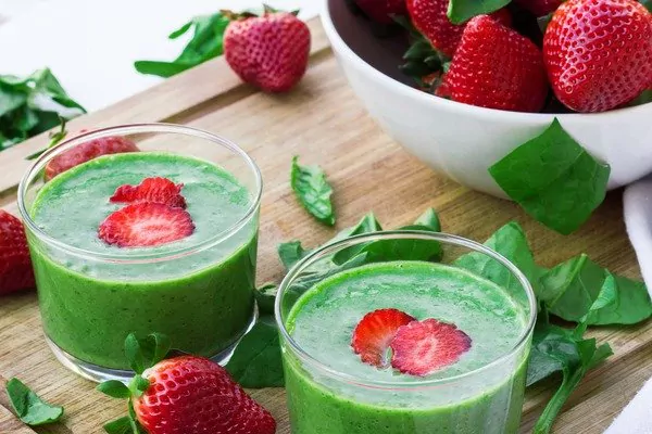 strawberry_and_greens_smoothie