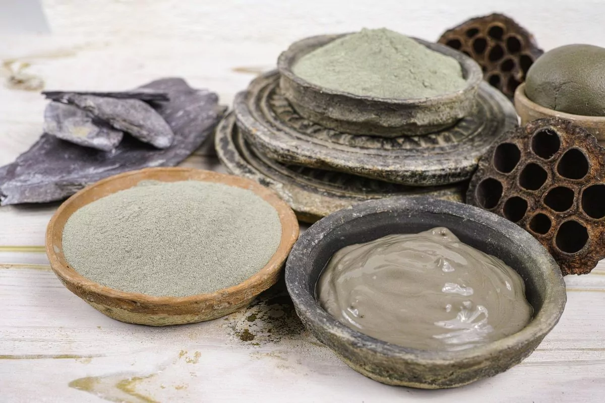 Kaolin Clay vs. Bentonite Clay: What's the Difference? • Skin Pharm