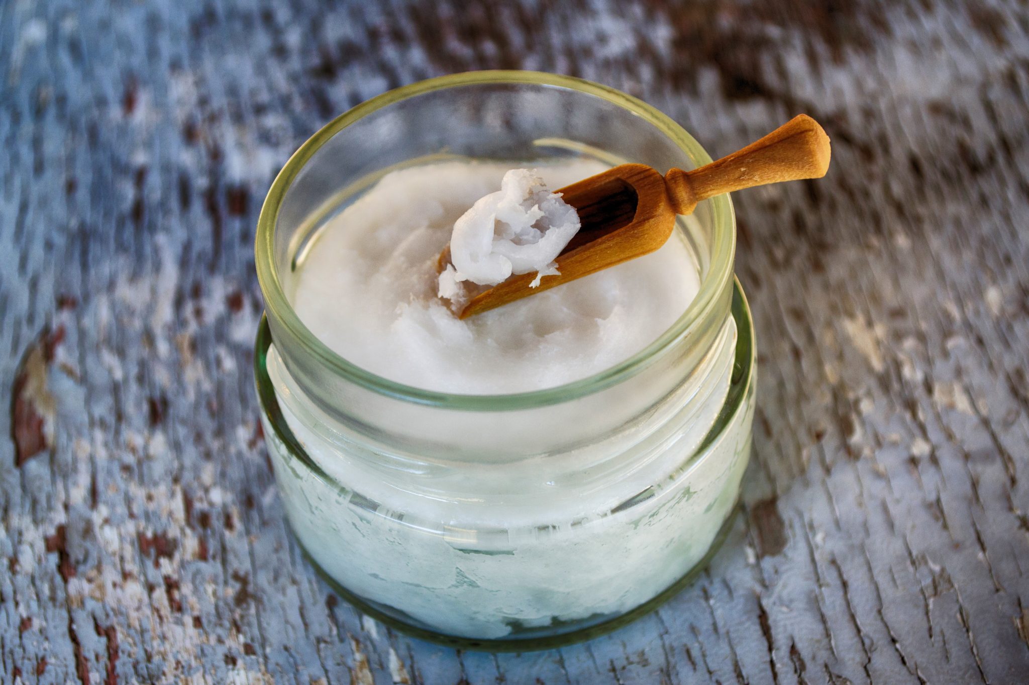 Our 6 Favorite Ways to Use Coconut Oil for Beauty 1