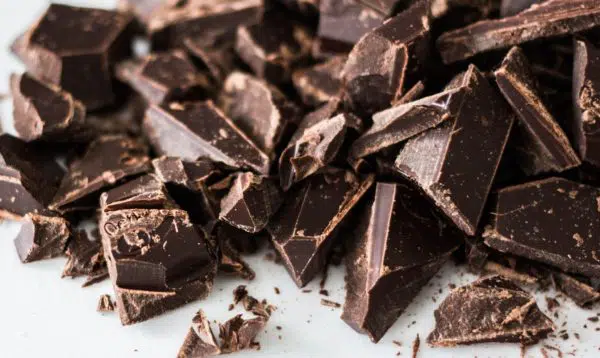 foods that reduce breakouts - chocolate