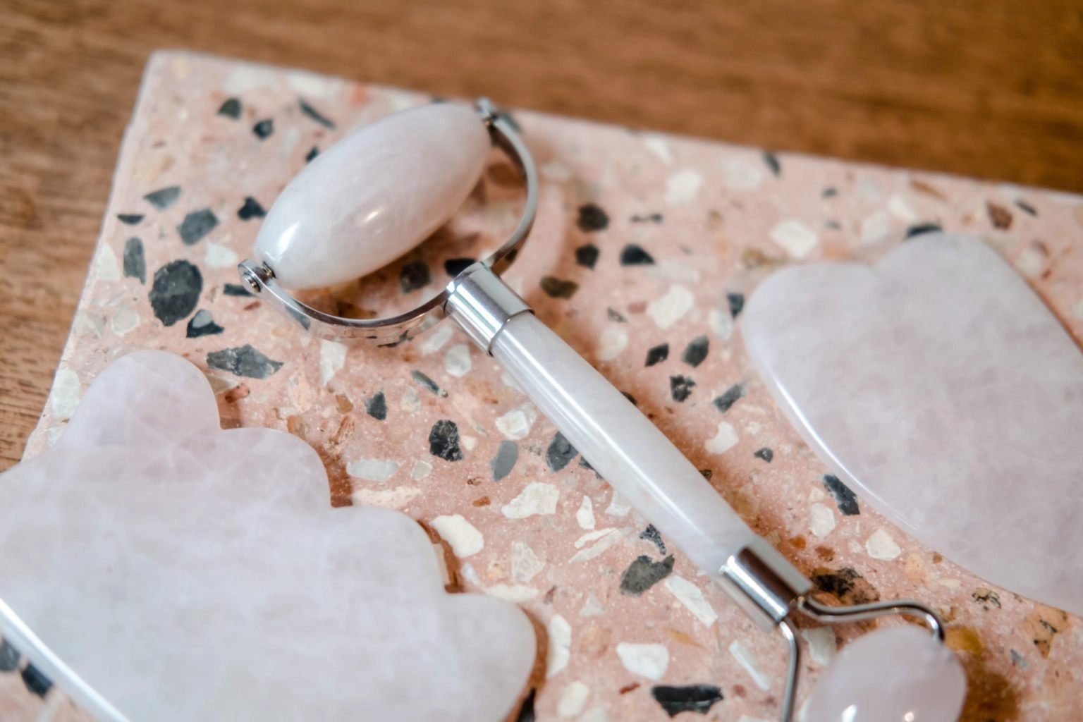 What is a Gua Sha Facial and How To Use The Tool On Yourself
