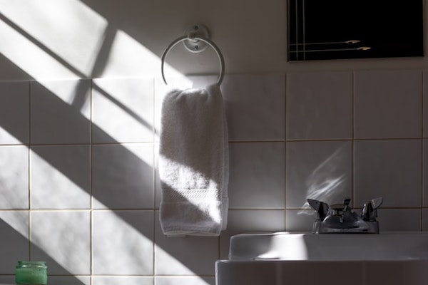 don't let your bathroom towels touch your face