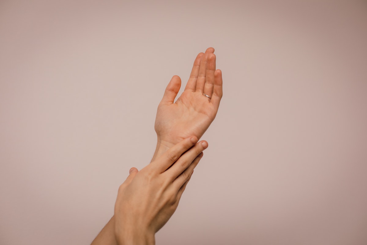 Dry vs. Dehydrated Skin: What's the Difference (And How to Fix Yours) 3