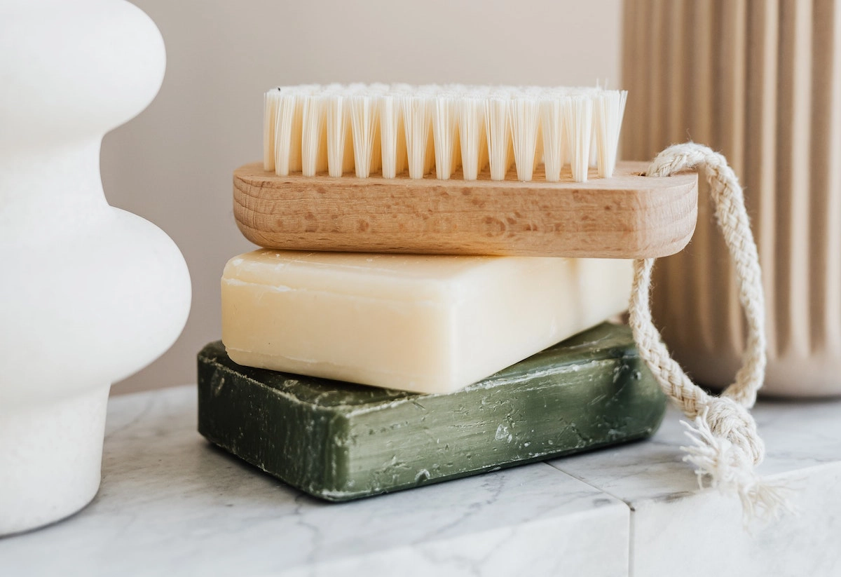 The Benefits of Dry Brushing Your Skin (And How to Do It) 1