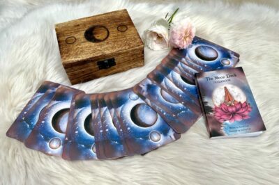 We Heart: The Moon Deck 1