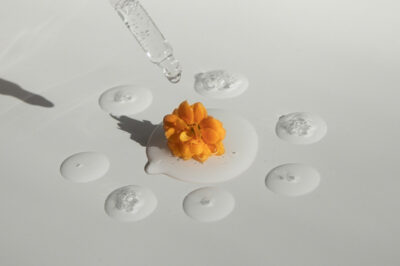 Droplets of hyaluronic acid and flower