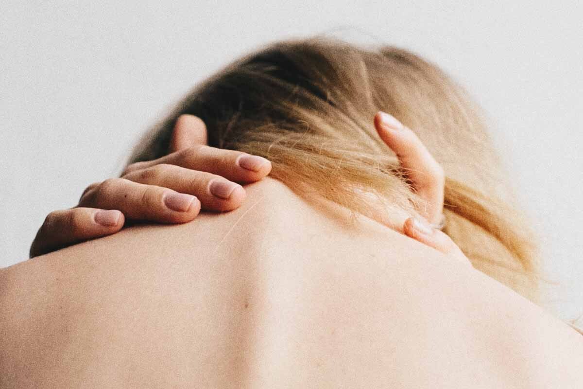 Neck Wrinkles: A Guide to Causes, Prevention & Beauty Treatment