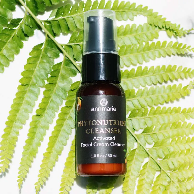 Phytonutrient Cleanser on a fern leaf background